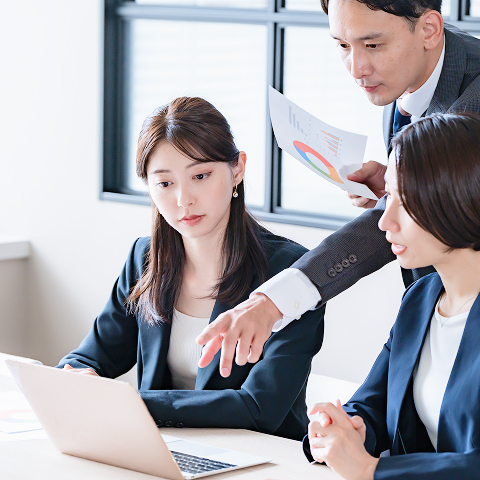 働く社員のイメージ写真