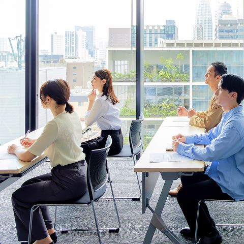 働く社員のイメージ写真