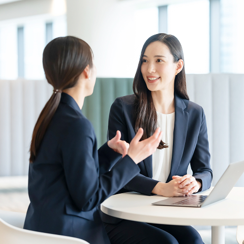 働く社員のイメージ写真