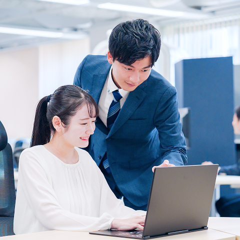 働く社員のイメージ写真