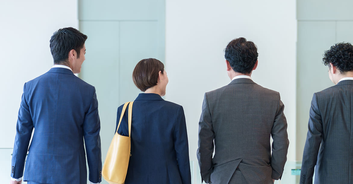 新入社員たちのイメージ写真